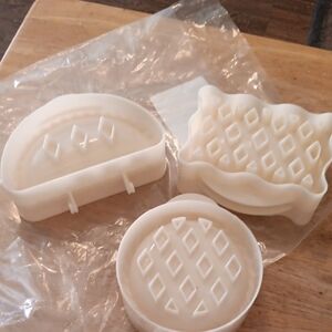 White Geometric Cutters Set